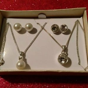 💜SOLD💜 NWOT Pearl Crystal Jewelry Set